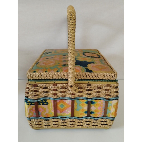 Vintage Wicker Sewing Basket - Accessories & Silk Top Cushion for Pins - Picture 4 of 8
